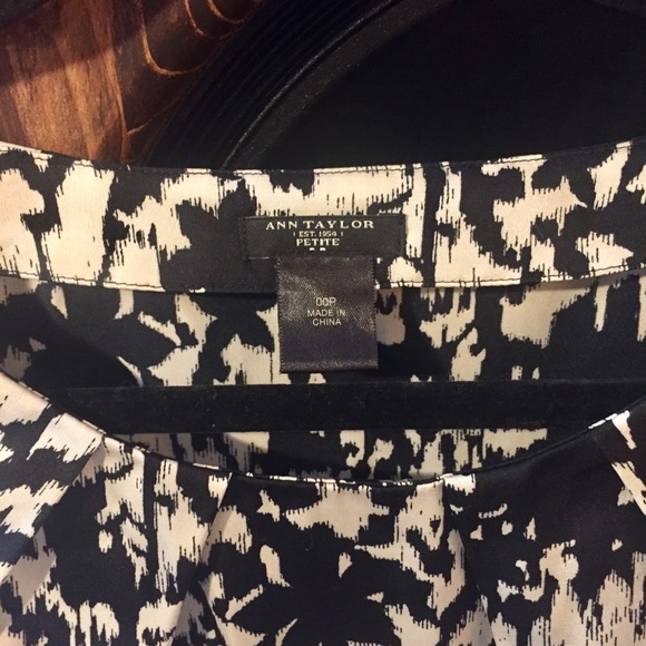 Ann Taylor 00P Silky White & Black Elegant Blouse - Picture 3 of 5